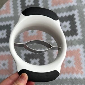 Oxo Black and White mango Slicer